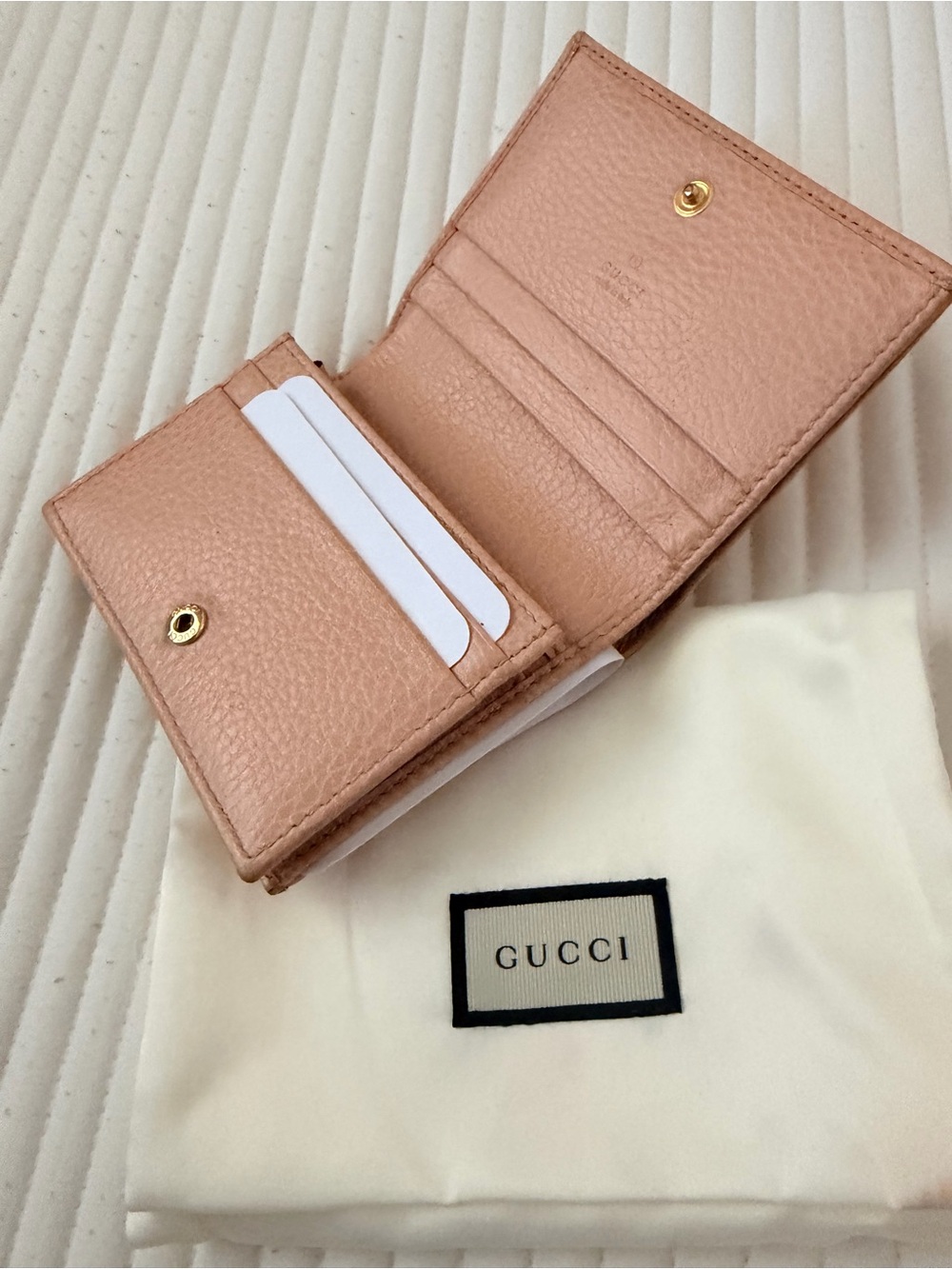 AUTHENTIC GUCCI DOUBLE G LOGO COMPACT WALLET - Picture 9 of 11